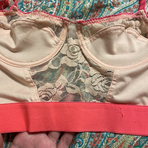 Super cute bra! Worn a couple times before it stopped fitting:/ - Picture 2 of 2
